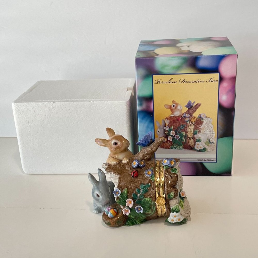 CWC Porcelain Box Easter Bunnies Tree Stump Hinged Keepsake Hand Painted Decor - Picture 9 of 16